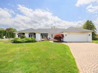 38880 Sahr Ct, Clinton Township, MI 48038