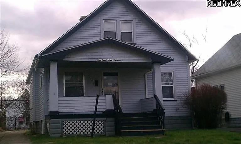 12100 Farringdon Ave photo 1