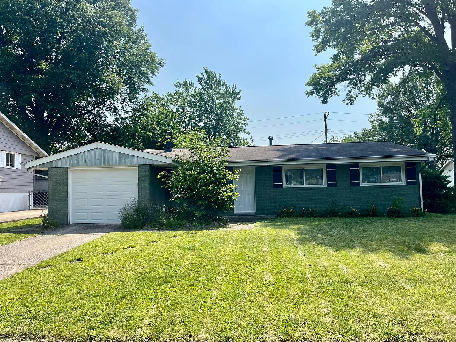 332 Baroness Way photo 1