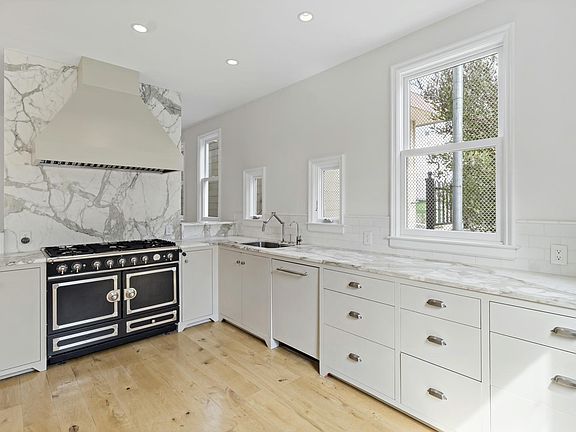 2nd image of 3114 Clay St