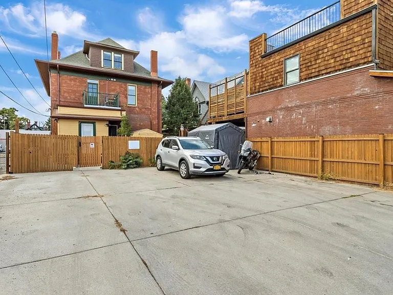 1530 N Gaylord St #2 — Photo 32