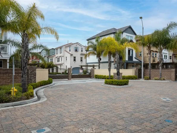 523 W Tribella Ct, Santa Ana, CA 92703