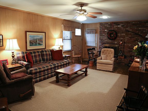 Family room (14 x 26)