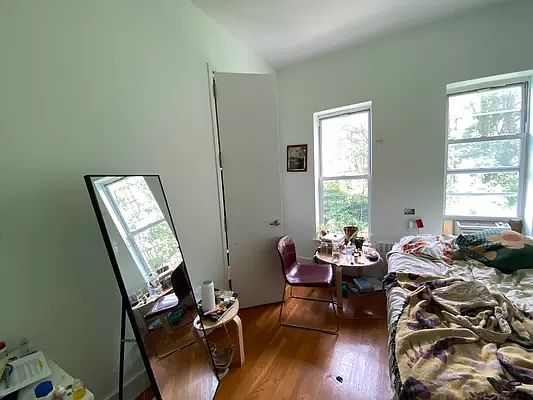 4th image of 186 Jefferson St APT 2R