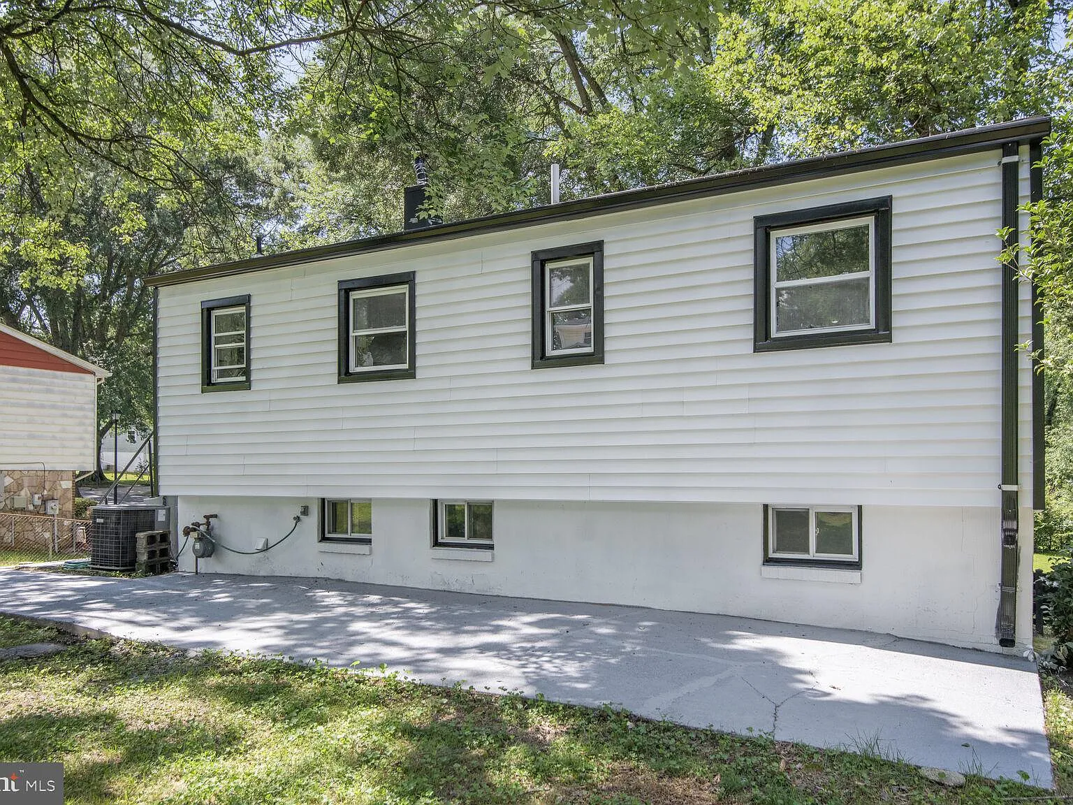 4 bed, 2.0 bath, 1472 sqft, $2,800 — Photo 2