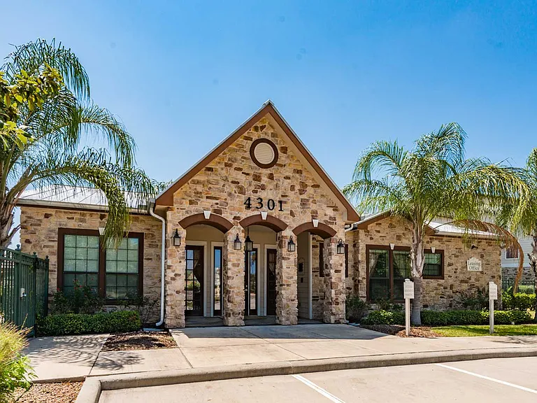 Plantation Apartments — Photo 45