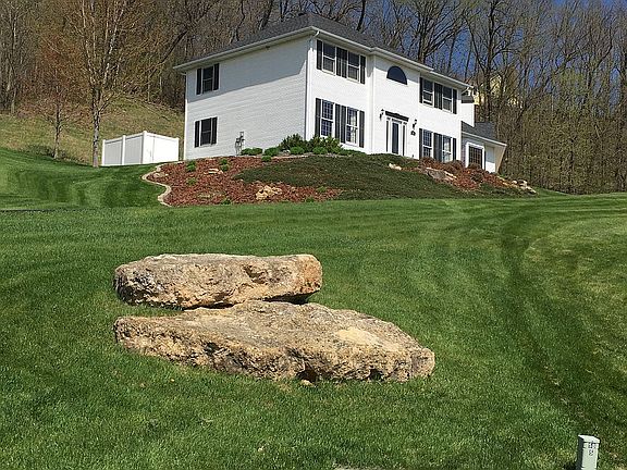 Privacy  curb appeal!  2+lot