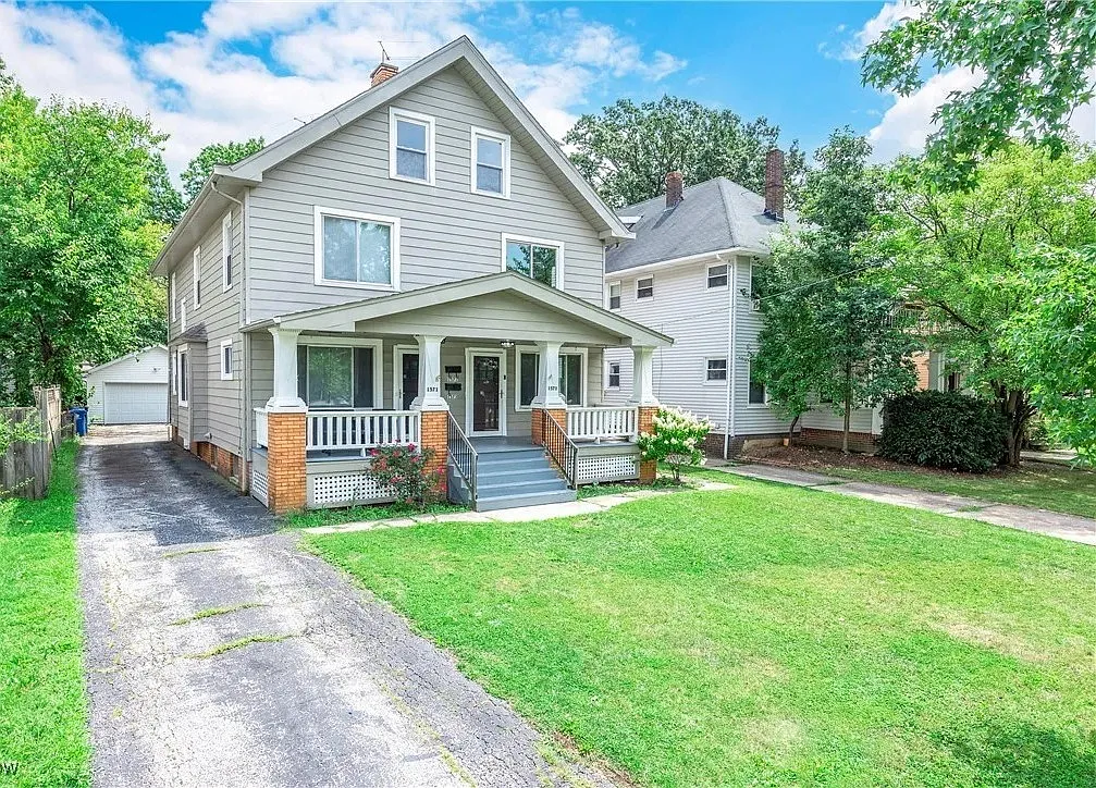 3 bed, 1336 sqft, $2,100 — Photo 1