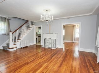 14 Redbrook Rd, Great Neck, NY 11024