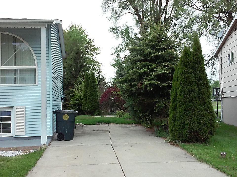 2nd image of 1115 Sylvan Ln