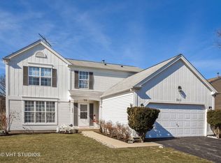 860 Baltusrol Dr, Elgin, IL 60123