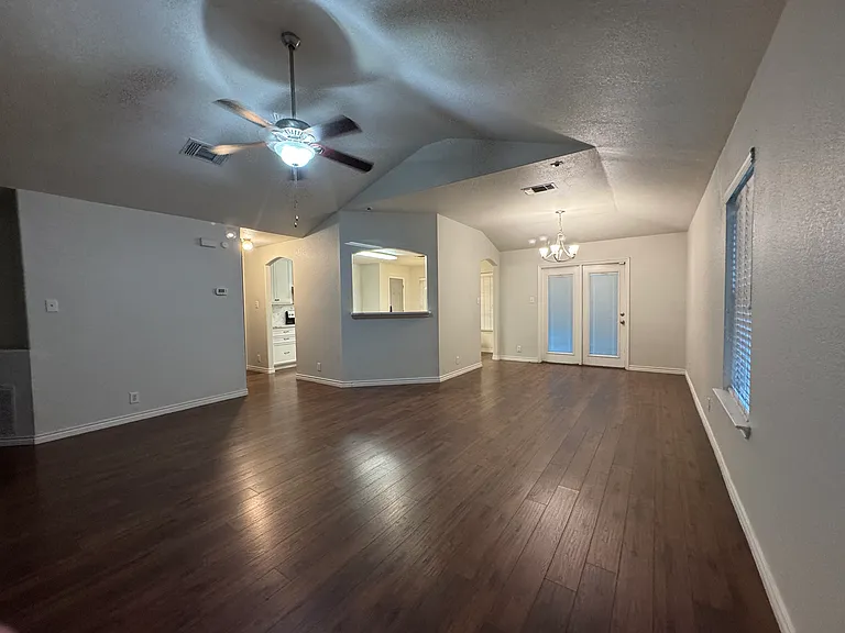 208 Latigo Ln — Photo 5