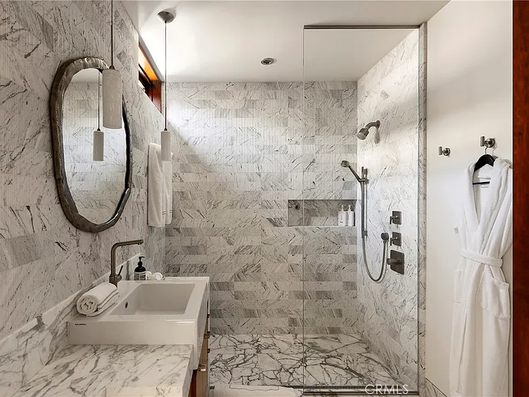 2495 Riviera Dr — Photo 39