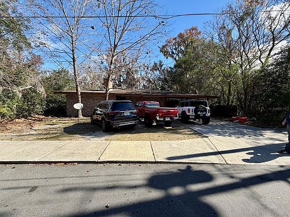 3rd image of 111 SW 23rd Ter