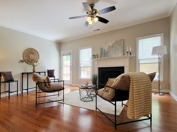 1047 Mica Lamp Ct, Apex, NC 27502