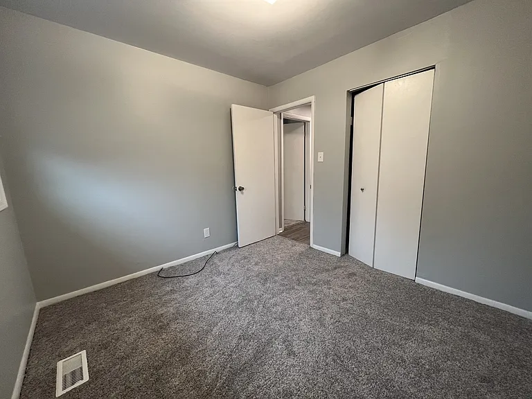2509 Border Rd — Photo 3