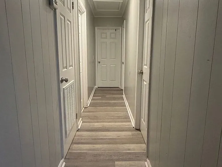 1900 S Maple Dr — Photo 3
