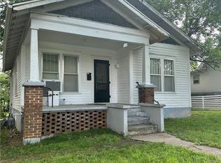 420 E Sycamore St, Nevada, MO 64772