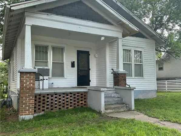 420 E Sycamore St, Nevada, MO 64772