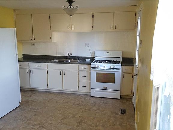 5th image of 8245 Elaine Cir