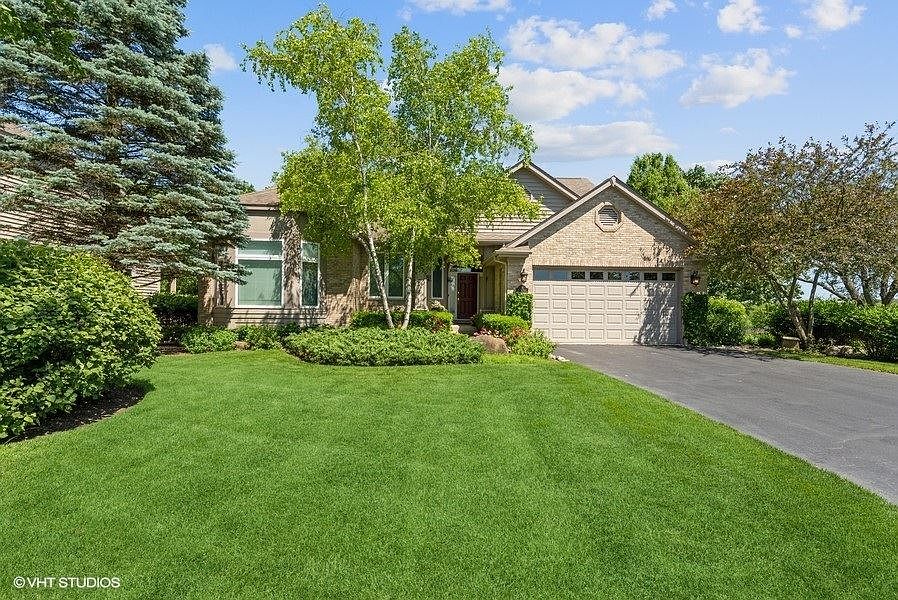 1st image of 76 Brittany Dr