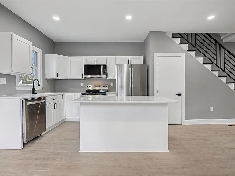523 W Glenside Ave — Photo 4