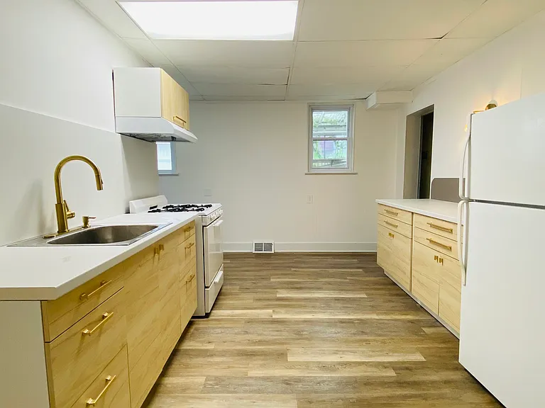 2602 Burham St — Photo 9