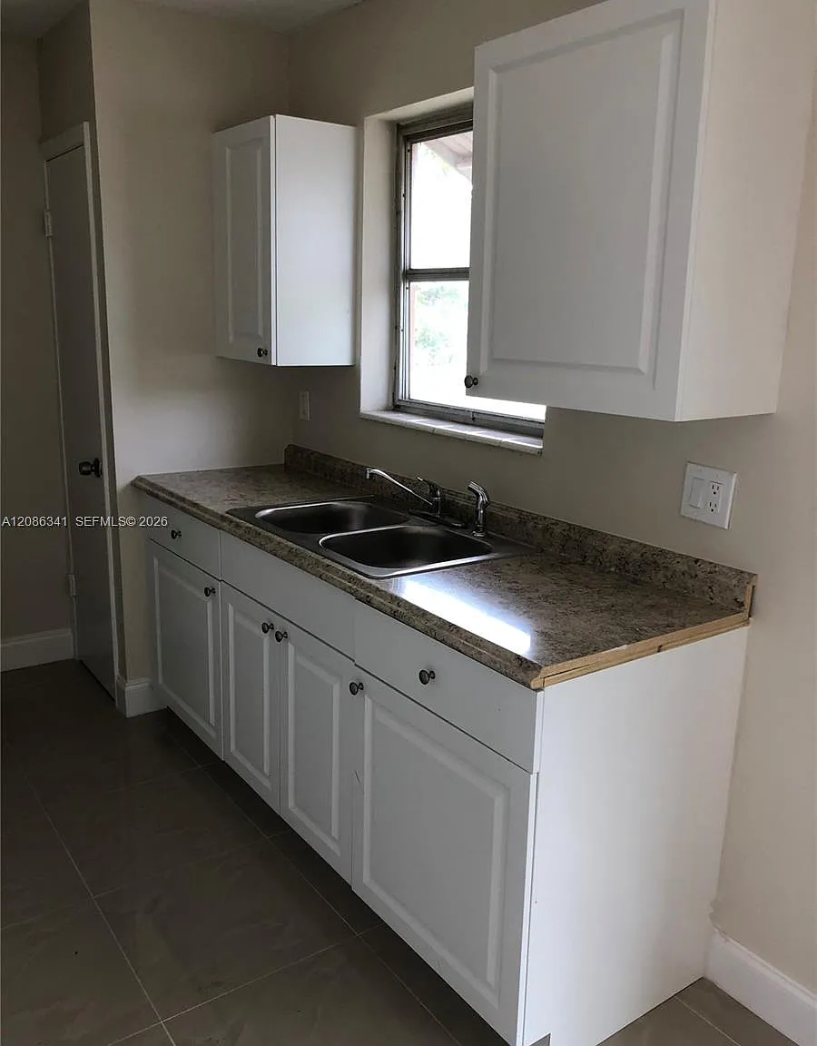Coronet Hall Condo — Photo 3