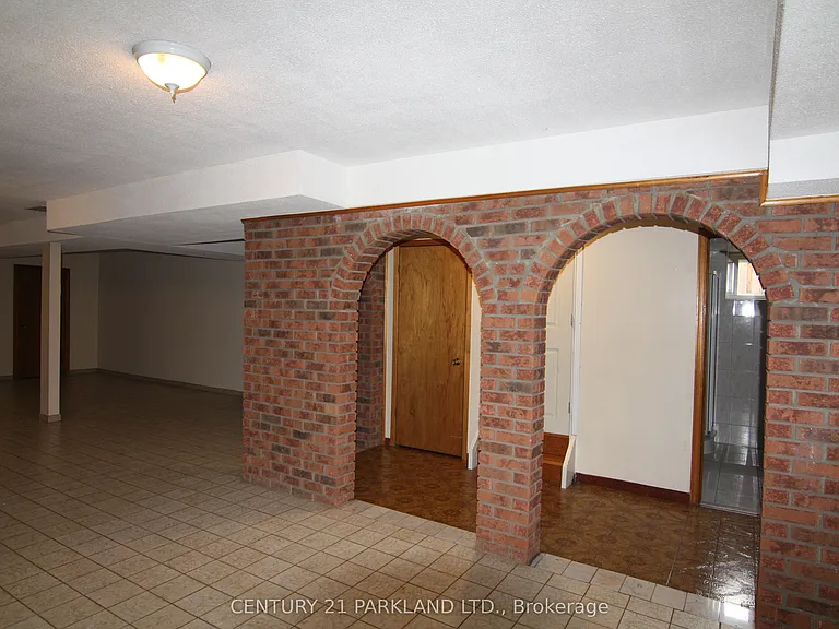 38 Beamsville Dr — Photo 23