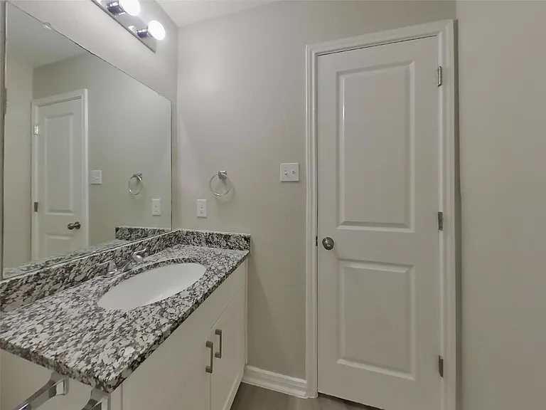 10050 Cerritos Dr — Photo 14