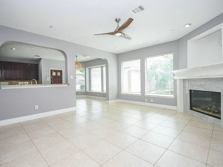 215 Wildmoor Ct — Photo 6