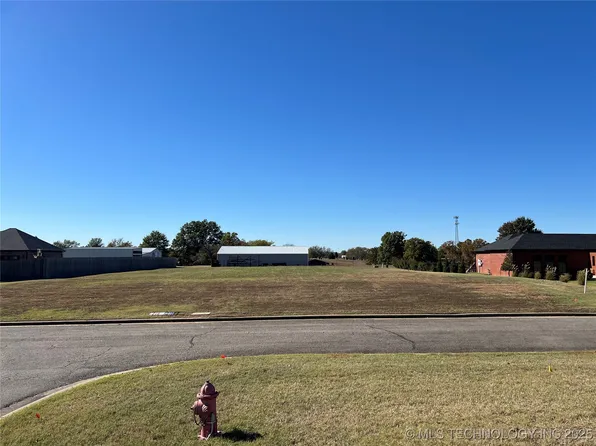 2005 E Woodland Cir, Muskogee, OK 74403