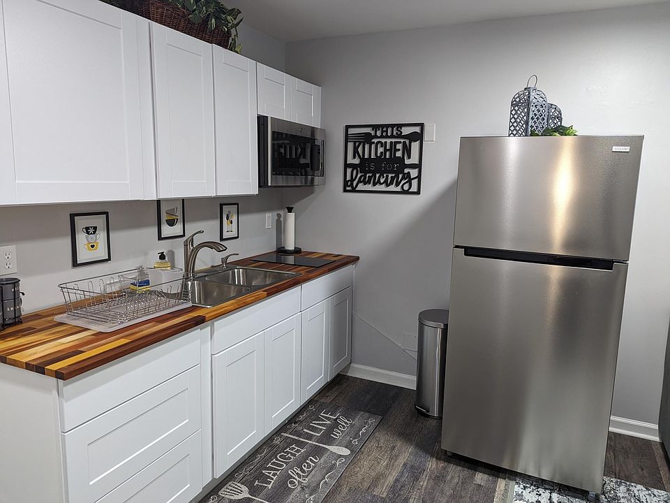 Kitchenette with Refrigerator, Convection/Microwave and Induction cooktop