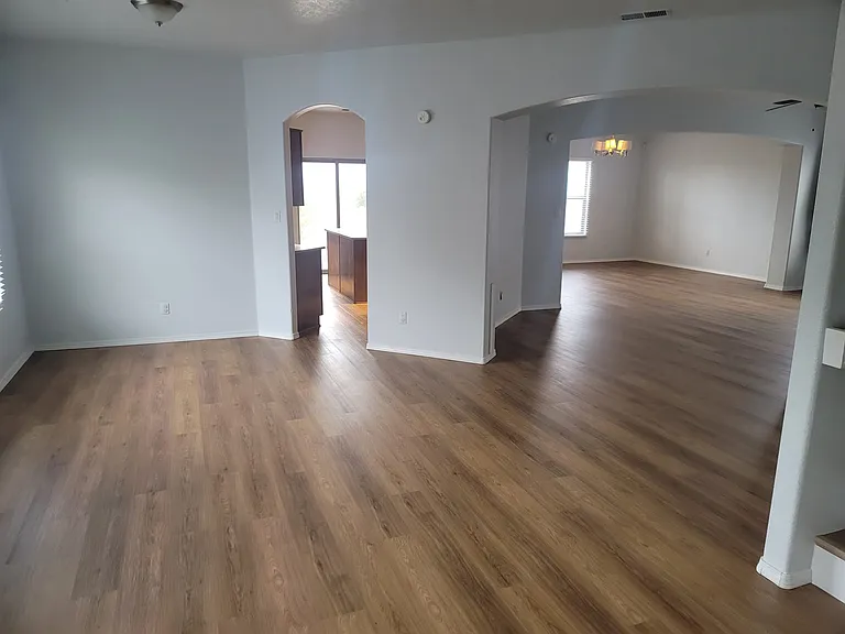 1418 Laguna Ct NE — Photo 12