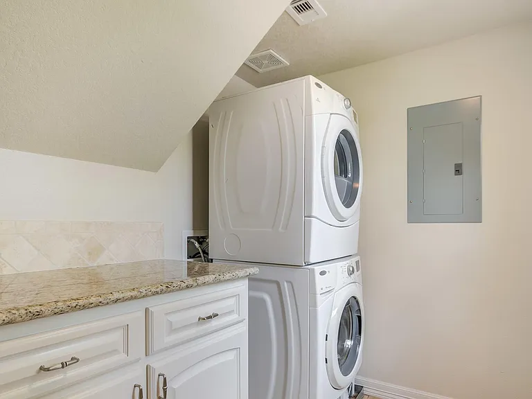 1009 Bryan Ave — Photo 18