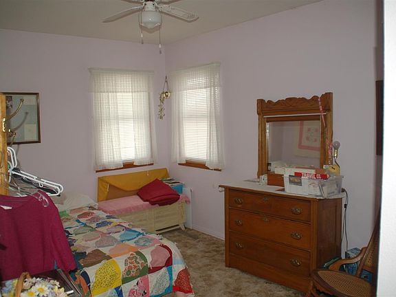 4th image of 625 7th Ave NE