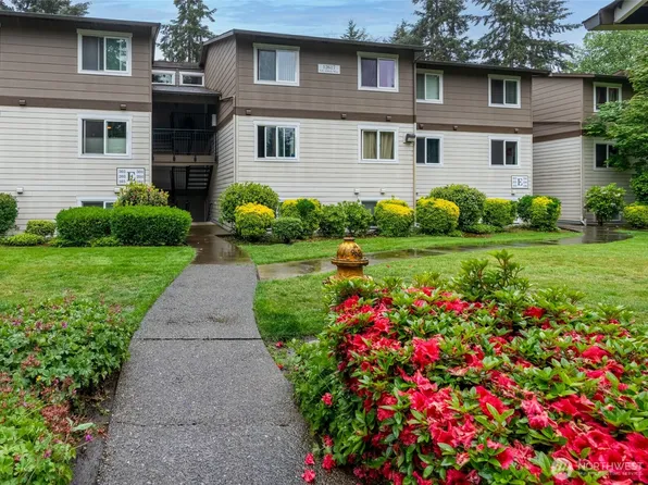 12617 NE 130th Way #E303, Kirkland, WA 98034