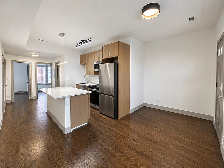 1902 W Pratt Blvd #C-1 — Photo 2