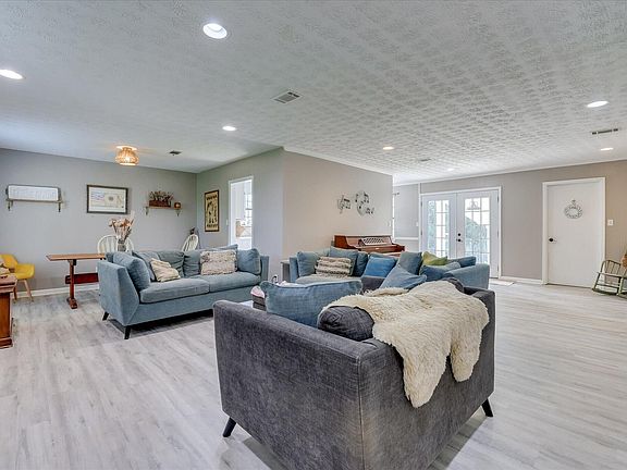 2nd image of 3954 Willowood Rd