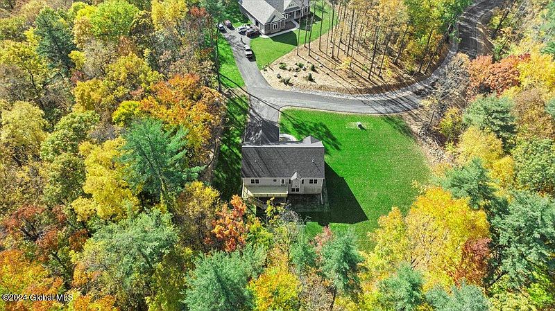 4th image of 454 Selfridge Road