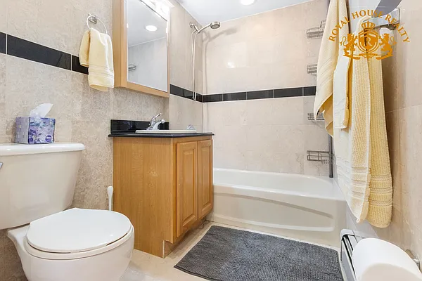 Sold by Royal House Realty, Inc. | media 31