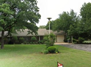 9 Town & Country Cres, Ardmore, OK 73401