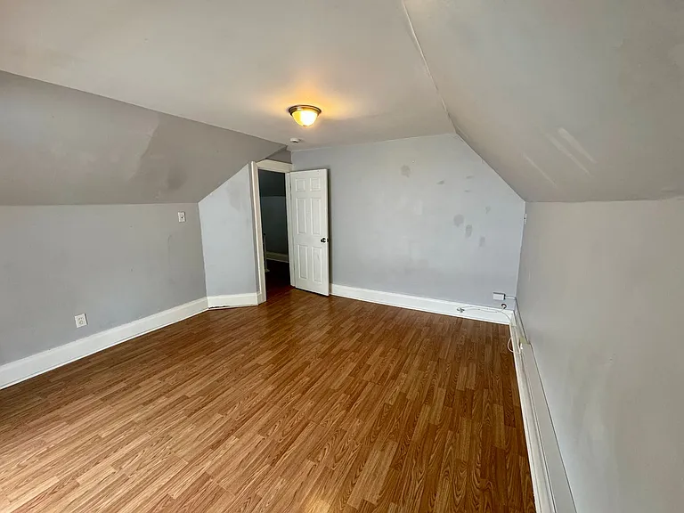1810 Brownsville Rd — Photo 53