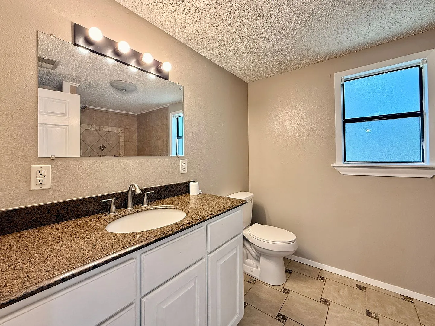 Large 2/2 Single Family Home in White Oak! — Photo 4