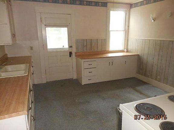 5th image of 304 Brown St