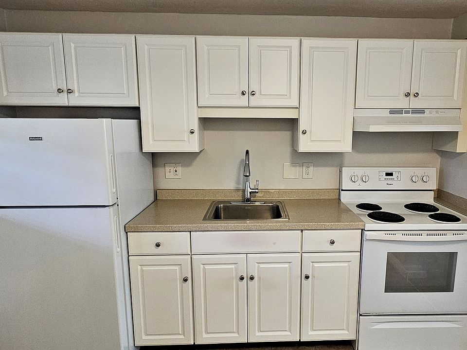 Kitchen Layout with Utlity Closet