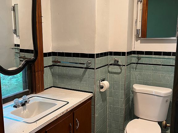 4th image of 277 River St