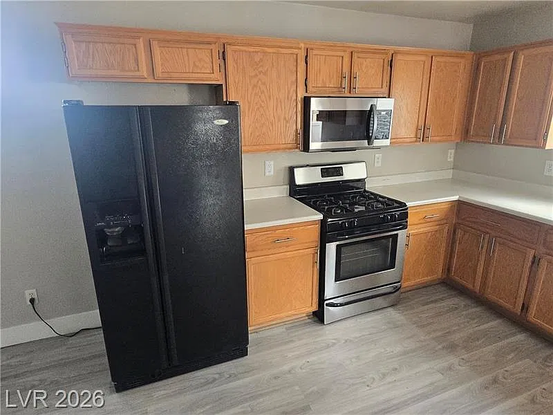 3 bed, 1343 sqft, $1,749 — Photo 2
