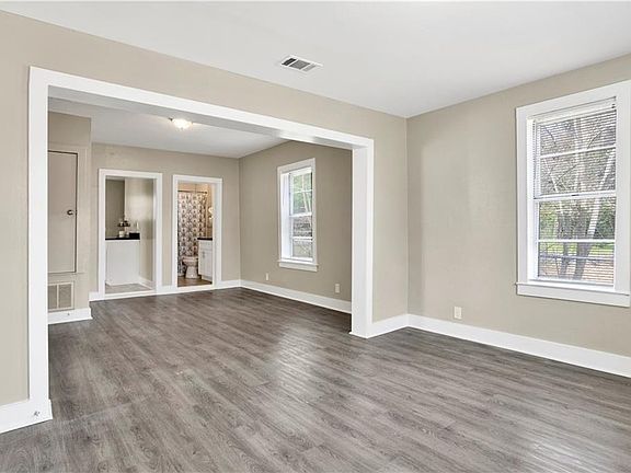 5th image of 261 Gaston St