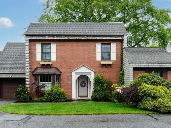 194 Captains Way #194, Bay Shore, NY 11706